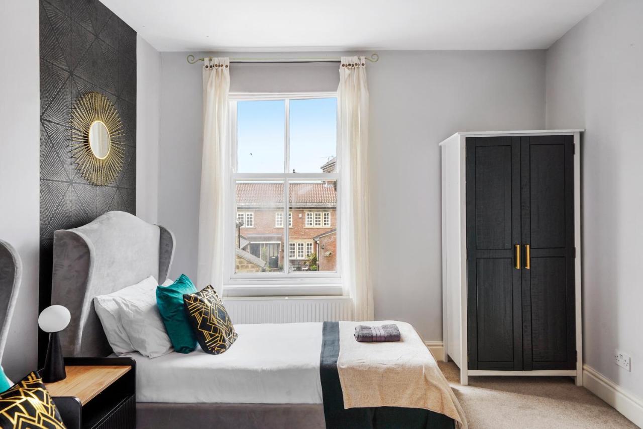 Pristine Stylish Townhouse On The Stray! - Sleeps 9 Villa Harrogate Eksteriør bilde