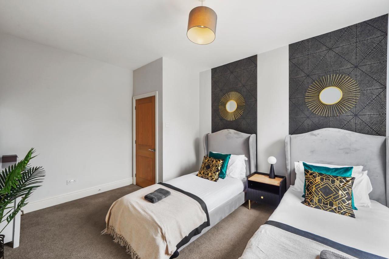 Pristine Stylish Townhouse On The Stray! - Sleeps 9 Villa Harrogate Eksteriør bilde