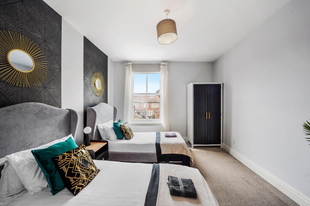 Pristine Stylish Townhouse On The Stray! - Sleeps 9 Villa Harrogate Eksteriør bilde